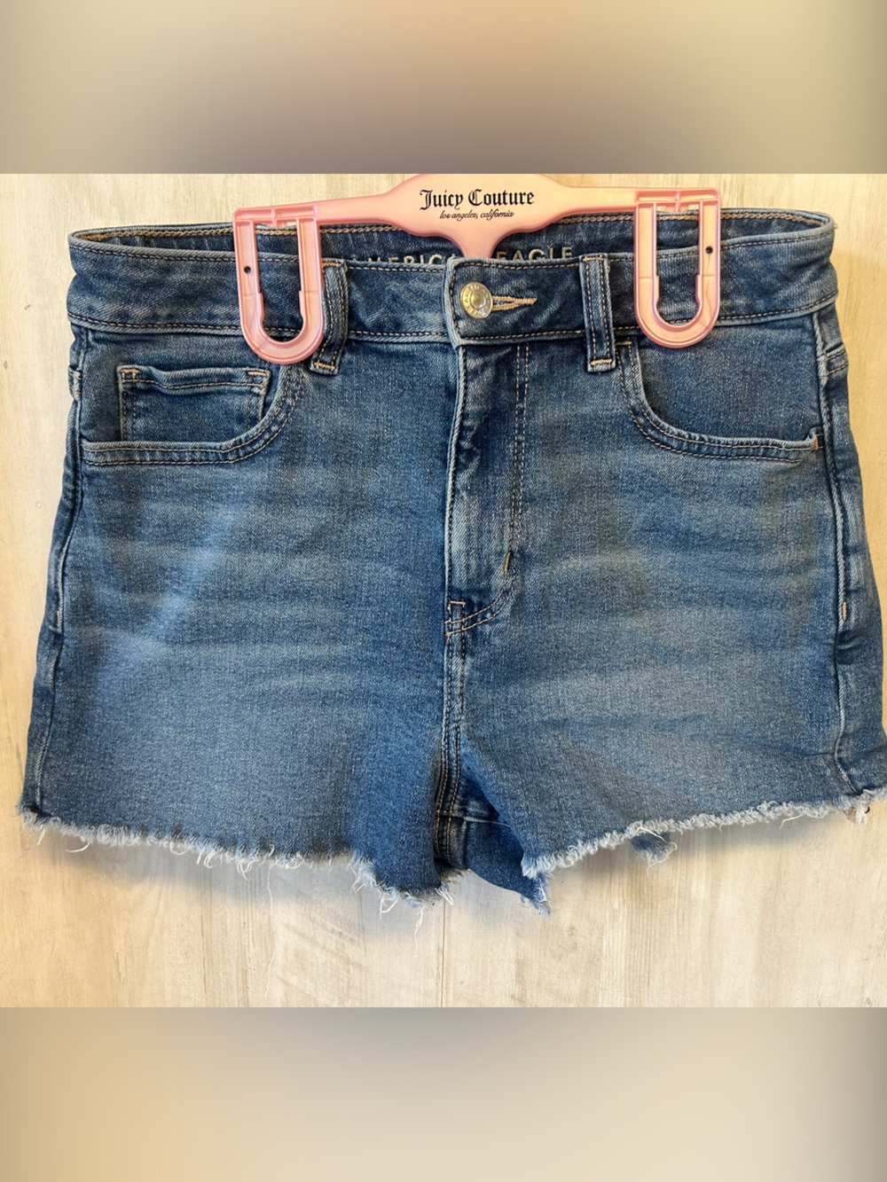 AMERICAN Eagle size 4  Denim Cutoff Shorts in Medium Blue